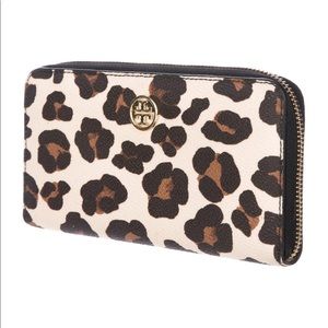 Leopard printed continental wallet